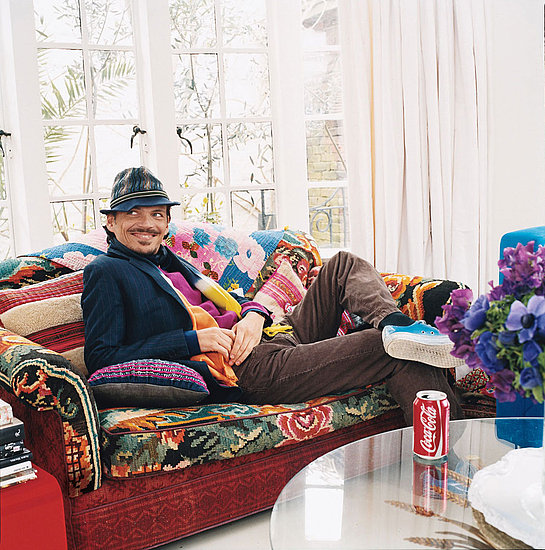 Matthew Williamson in his Hampstead (London) home, shot by Simon Upton for domino magazine. Matthew Williamson in his Hampstead (London) home, shot by Simon Upton for domino magazine.