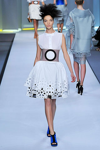 Fendi Spring 2009: Delicate Dresses, Big Belted Fendi Spring 2009: Delicate Dresses, Big Belted