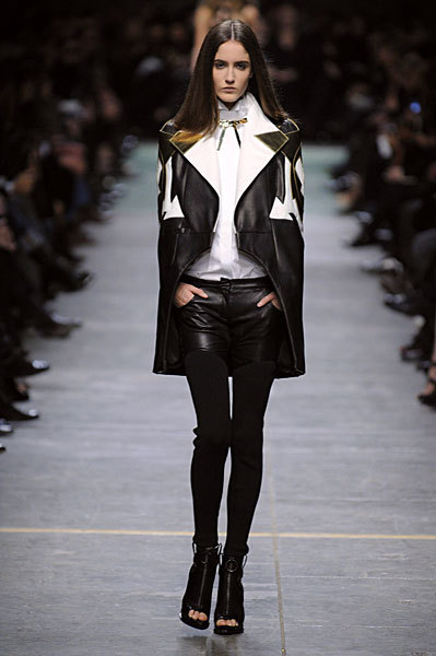 Givenchy Stays in the Black for Spring 2009 Givenchy Stays in the Black for Spring 2009