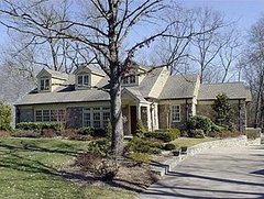 This Just In: Kelly Clarkson Buys a Country Crib This Just In: Kelly Clarkson Buys a Country Crib