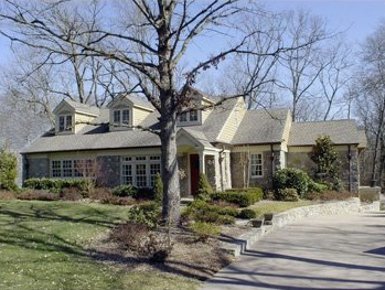 This Just In: Kelly Clarkson Buys a Country Crib