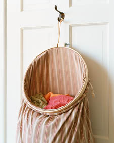 Cool Idea: Ever-Open Laundry Bag