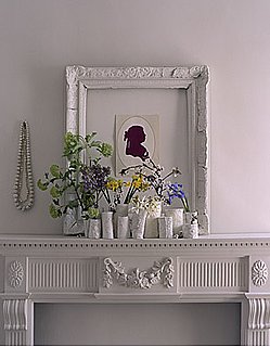 Casa Quickie: Big Frames For Diminutive Art