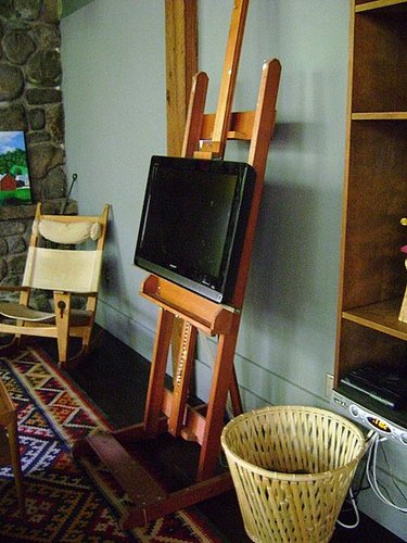 Cool Idea: An Art Easel as a TV Stand