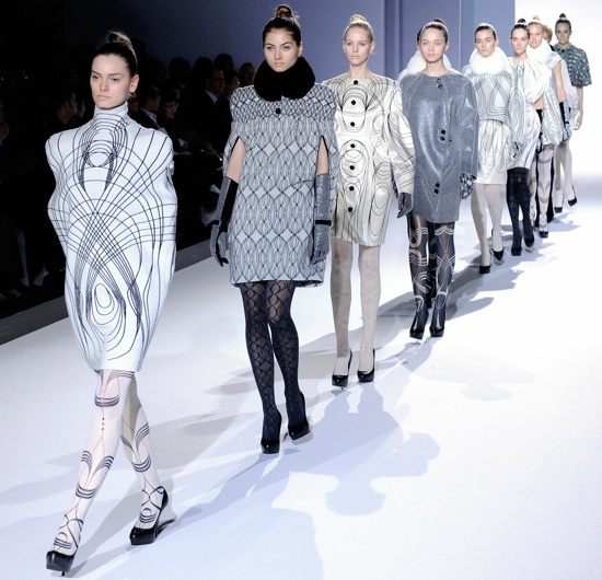 Cutting Edge Designs From Japan Fashion Week Cutting Edge Designs From Japan Fashion Week