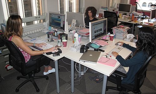 International Herald Tribune Writer Suzy Menkes Reads Blogs Doesn't Have Time For Twitter