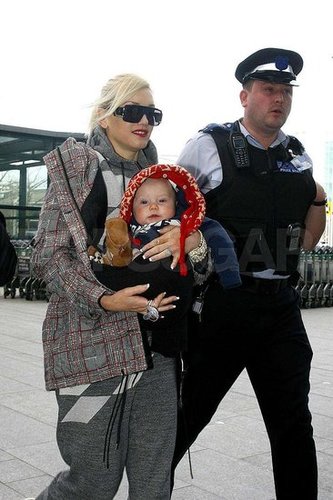 The Stefani-Rossdales at Heathrow The Stefani-Rossdales at Heathrow