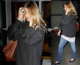 Photos of Cameron Diaz at LAX 2009-02-25 12:30:41