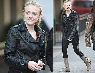 Photos of Dakota Fanning Signing Autographs For Twilight/New Moon Fans in Vancouver