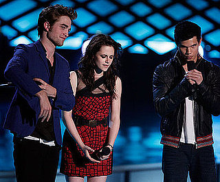 Photo Slide of Robert Pattinson and Kristen Stewart at MTV Awards