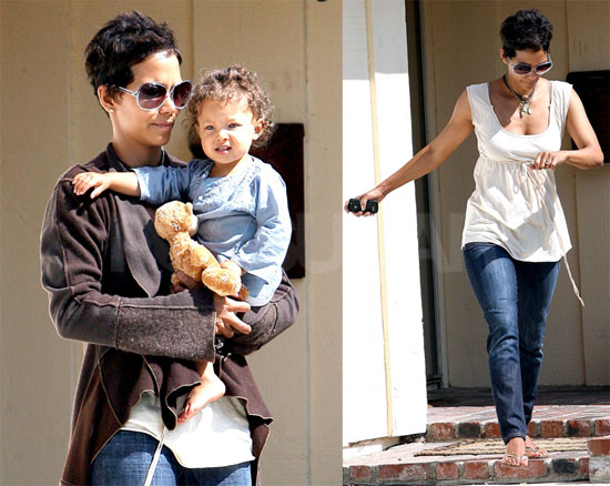 Halle and Nahla Visit a Pal