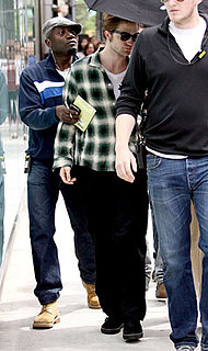 Photos of Robert Pattinson filming Remember Me in NYC 2009-06-17 17:28:00