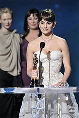 Penelope Cruz Wins Best Supporting Actress at 2009 Oscars Penelope Cruz Wins Best Supporting Actress at 2009 Oscars