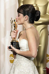 Penelope Cruz in the Press Room at the 2009 Oscars Penelope Cruz in the Press Room at the 2009 Oscars