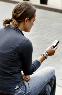 Is it Appropriate to Cancel Plans and Dates Over Text Messaging?