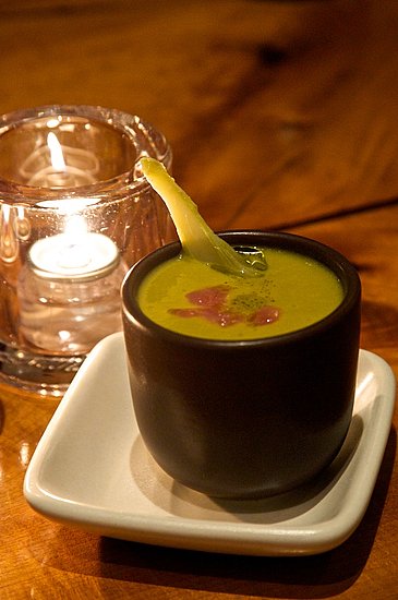 Artichoke soup with pickled onion, truffle oil
Artichoke soup with pickled onion, truffle oil