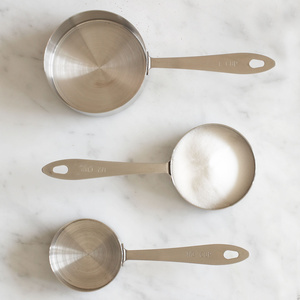 Off to Market: Measuring Cups