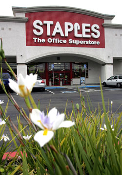 Staples Offers Free Resumes and Business Cards