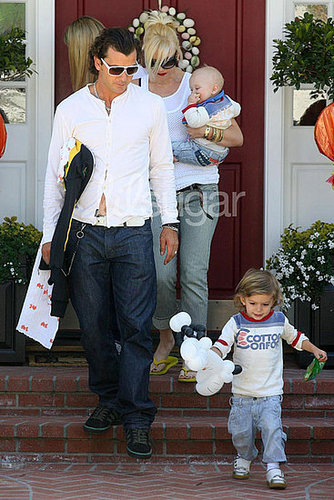 Lil Links: Grandma Rossdale Likes Some of the Paps' Pics