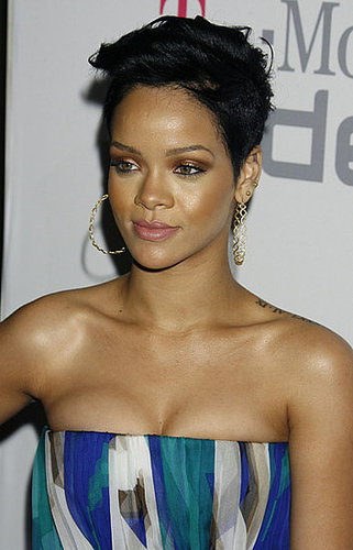 Details on Rihanna's Injuries After Alleged Chris Brown Attack, Plus Roundup of Today's Entertainment News Stories