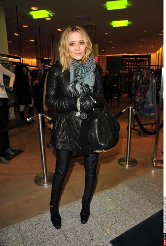 Mary-Kate at Saks Fifth Avenue