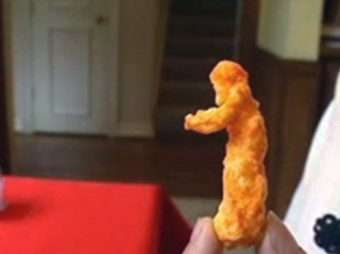 Couple Finds Jesus-Shaped Cheeto