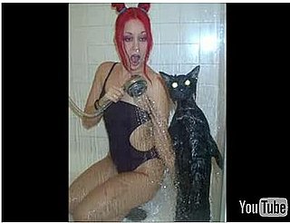 Très Bizarre: Absolutely the Most Random Video Ever