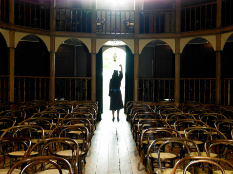 School Tells Girl: Wear a Dress or Skip Graduation 