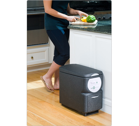 Live in an apartment? Then rely on the Nature Mill Plus ($299). It composts your food scraps in just two weeks!
Live in an apartment? Then rely on the Nature Mill Plus ($299). It composts your food scraps in just two weeks!