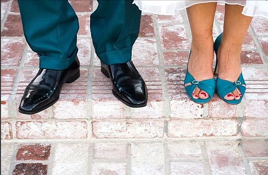 How-To: 10 Cool Ways to Display Photographs at Your Wedding How-To: 10 Cool Ways to Display Photographs at Your Wedding