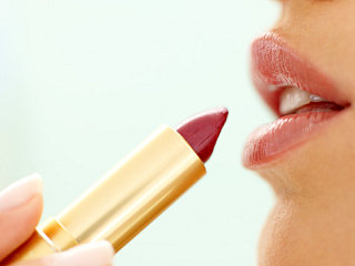 The How-To Lounge: Make Your Lipstick Last