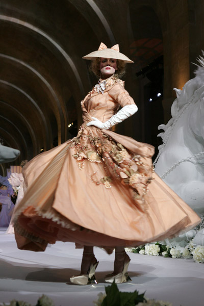 Modelwalk_Tony_14482454_600 Modelwalk_Tony_14482454_600