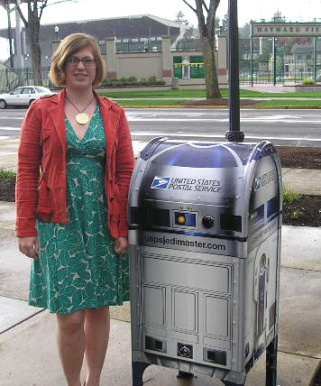 R2-D2 Mailbox Sighting! Reader Responds