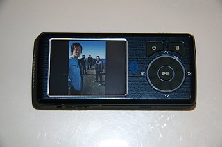 Geeksugar Tests The Insignia MP3 Player With Bluetooth