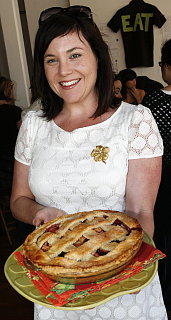 Yummy Link: Apple-Huckleberry Peace Pie 