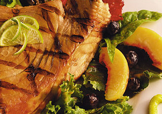 Sunday BBQ: Grilled Tuna with Mixed Greens and Fruit