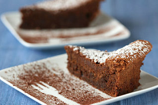 Yummy Link: Nearly Flourless Chocolate Cake