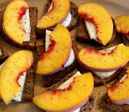 Yummy Link: Peach and Mozzarella on Walnut Bread