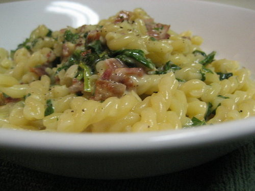 Fast & Easy Dinner: Eggy Pasta with Spinach and Bacon