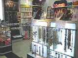 see that? one piece.. 150 Baht .. oh la la.. exchange rate 37 Baht : 1 USD