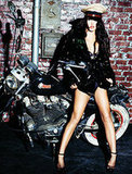 which Britney Blackout promo picture should have been used for the cover instead of that psychedelic picture?