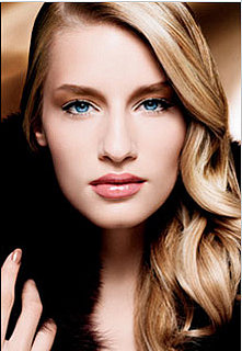 Dior Steps into the Limelight for Holiday 2007