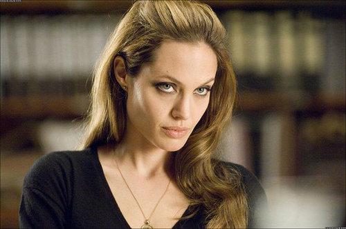   Jolie beats up McAvoy while filming Wanted