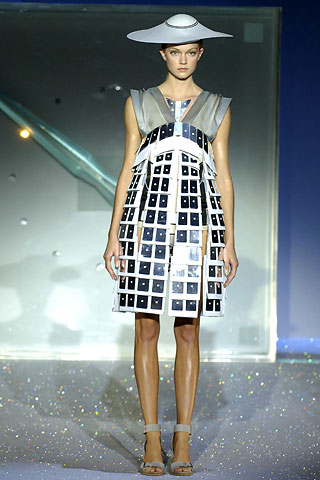 Paris Fashion Week: Hussein Chalayan Paris Fashion Week: Hussein Chalayan