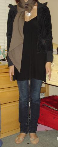 Look of the Day: Scarf and Skinny Jeans