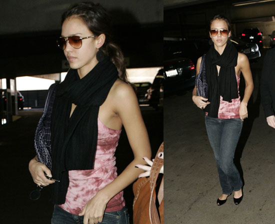 Tom Cruise Gives Jessica Alba The Eye