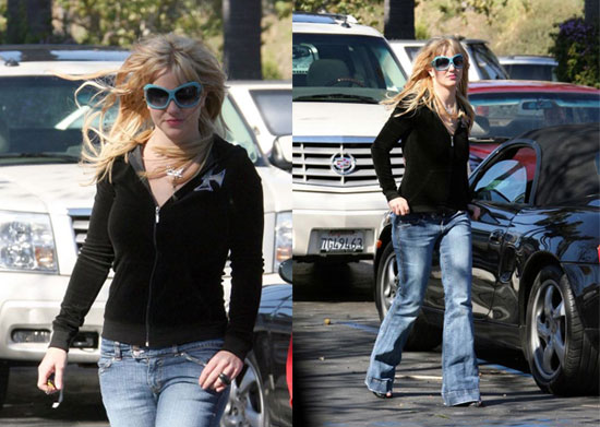 Hurray!  Britney Buys Underwear!