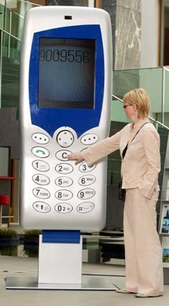 Record Breaking Gadgets: World's Largest Cell Phone