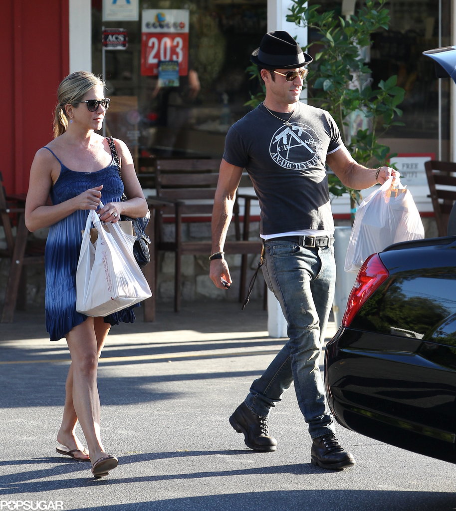 Jennifer Aniston and Justin Theroux Grocery Shopping in LA | POPSUGAR ...